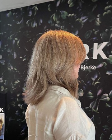 HAIRDRESSER FOR BOTH WOMEN AND MEN WANTED!